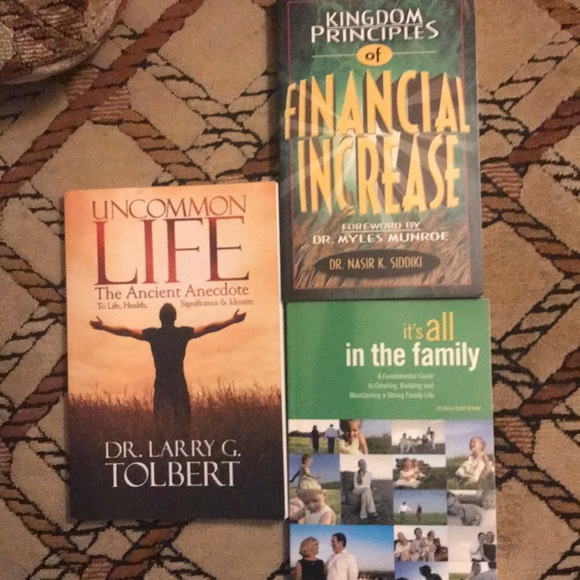 Christian Book Bundle - Picture 1 of 2